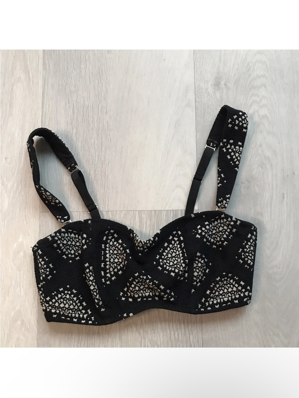Malia MIlls Black Temptress Bikini Top Gray Wire Support Boucle Textured 34